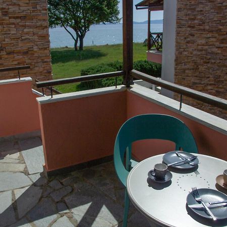 Beachfront Stylish Maisonette In לריסוס מראה חיצוני תמונה