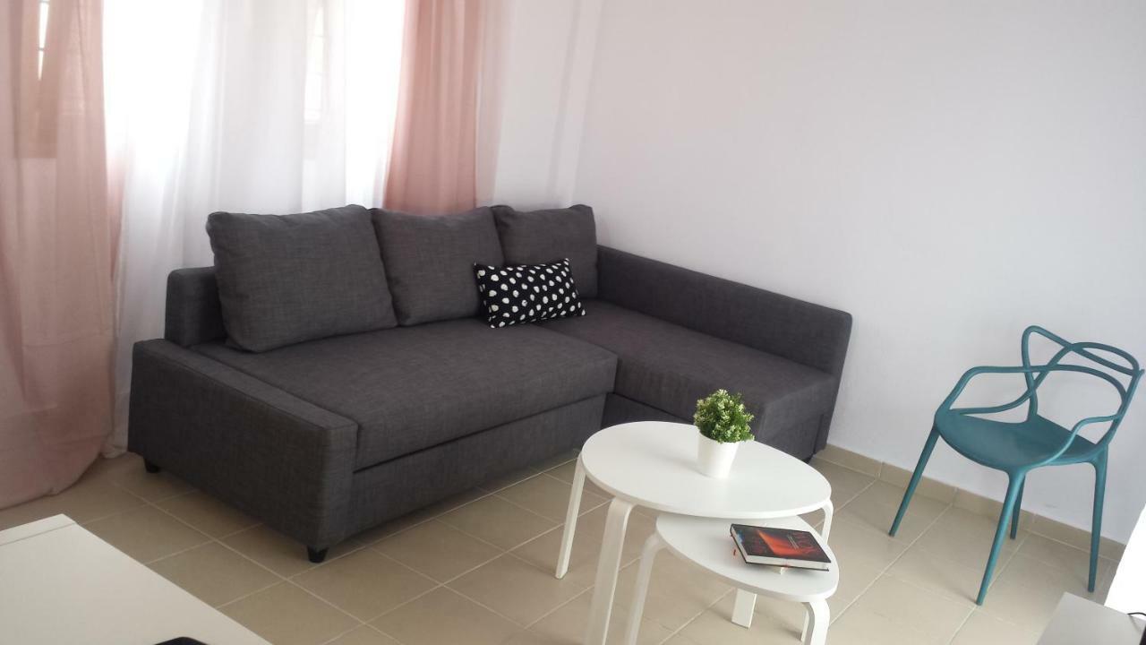 Beachfront Stylish Maisonette In לריסוס מראה חיצוני תמונה
