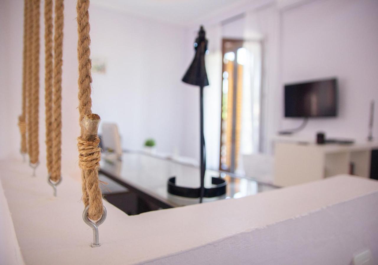 Beachfront Stylish Maisonette In לריסוס מראה חיצוני תמונה
