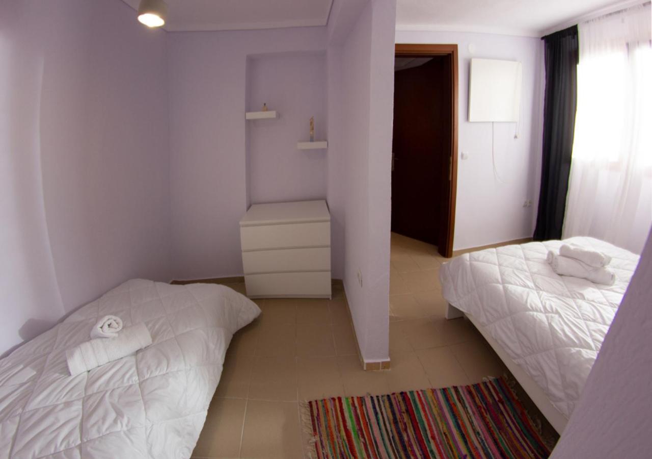 Beachfront Stylish Maisonette In לריסוס מראה חיצוני תמונה