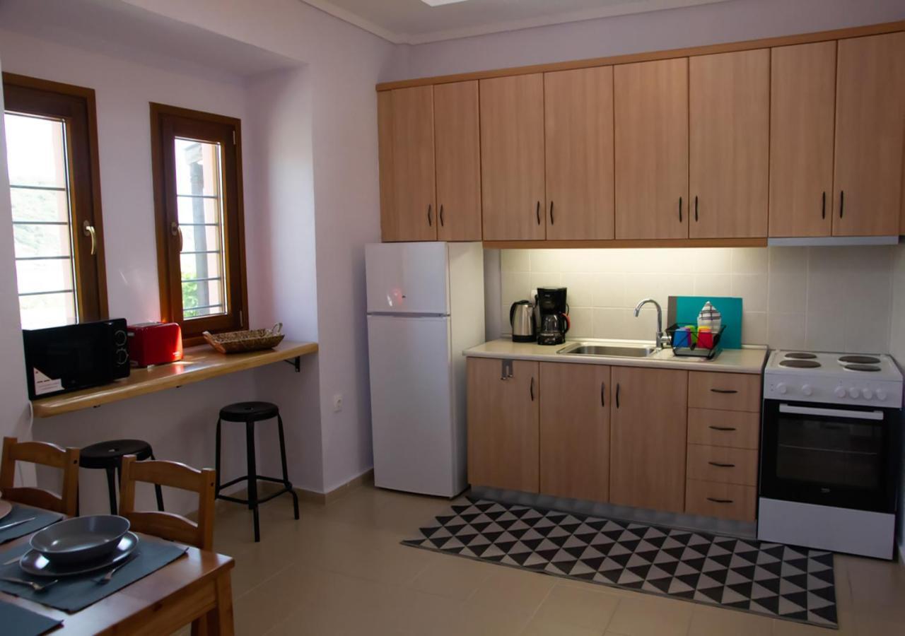 Beachfront Stylish Maisonette In לריסוס מראה חיצוני תמונה