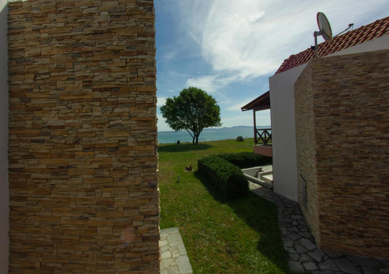 Beachfront Stylish Maisonette In לריסוס מראה חיצוני תמונה