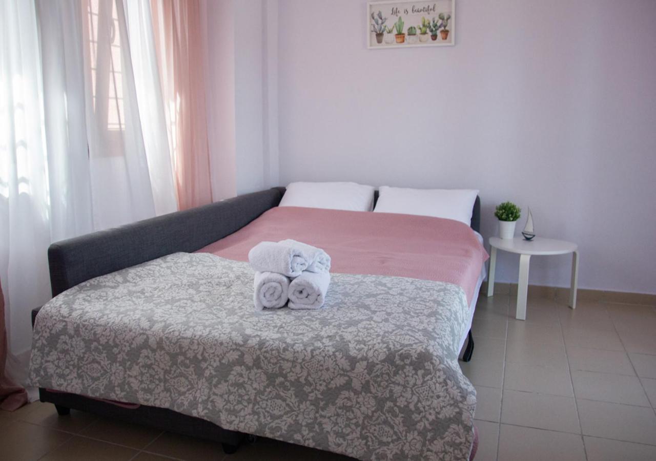 Beachfront Stylish Maisonette In לריסוס מראה חיצוני תמונה