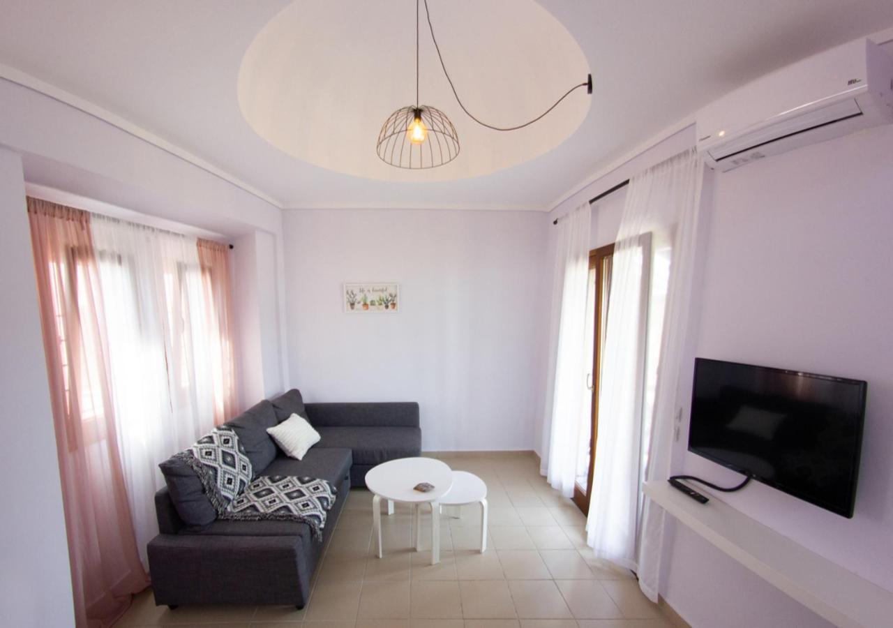 Beachfront Stylish Maisonette In לריסוס מראה חיצוני תמונה