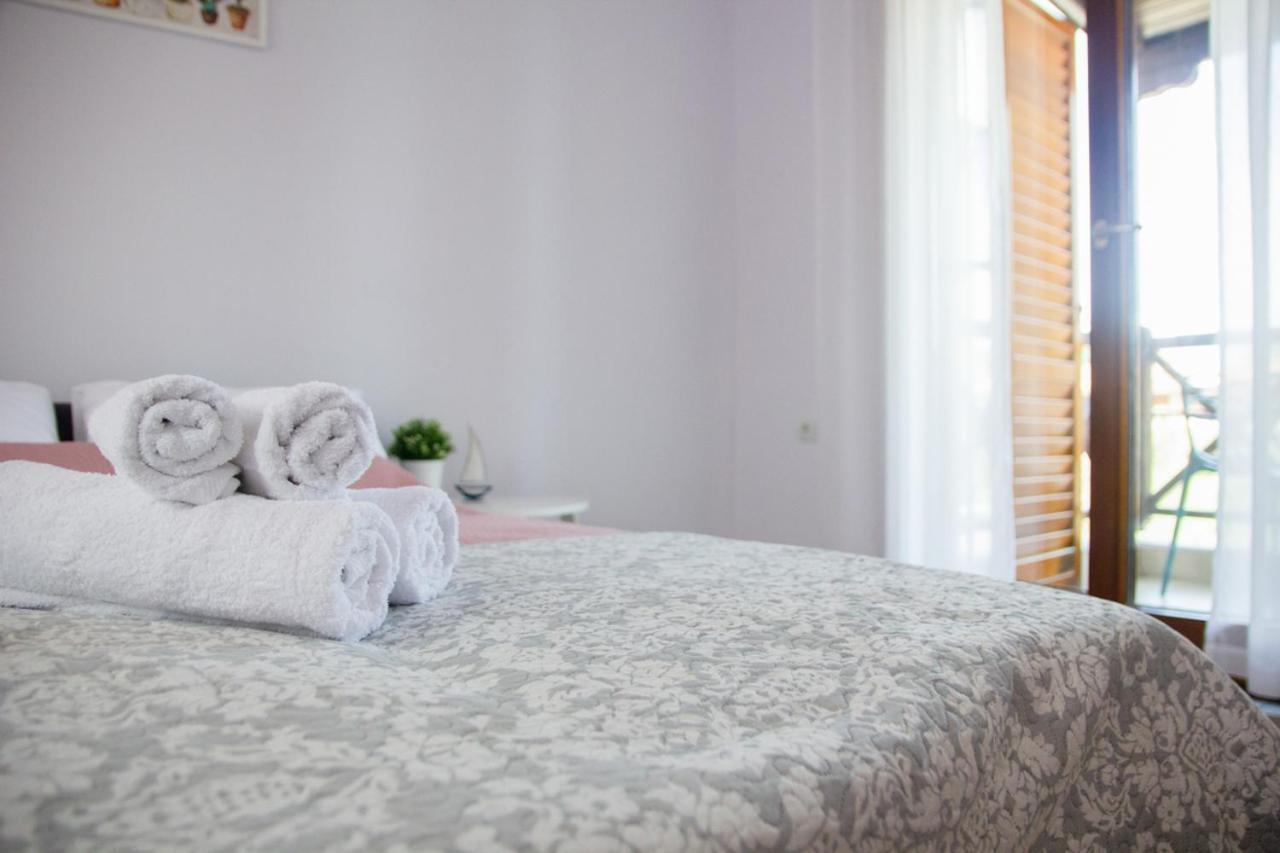 Beachfront Stylish Maisonette In לריסוס מראה חיצוני תמונה