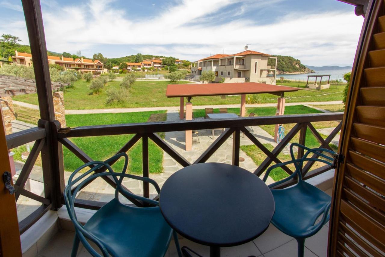 Beachfront Stylish Maisonette In לריסוס מראה חיצוני תמונה