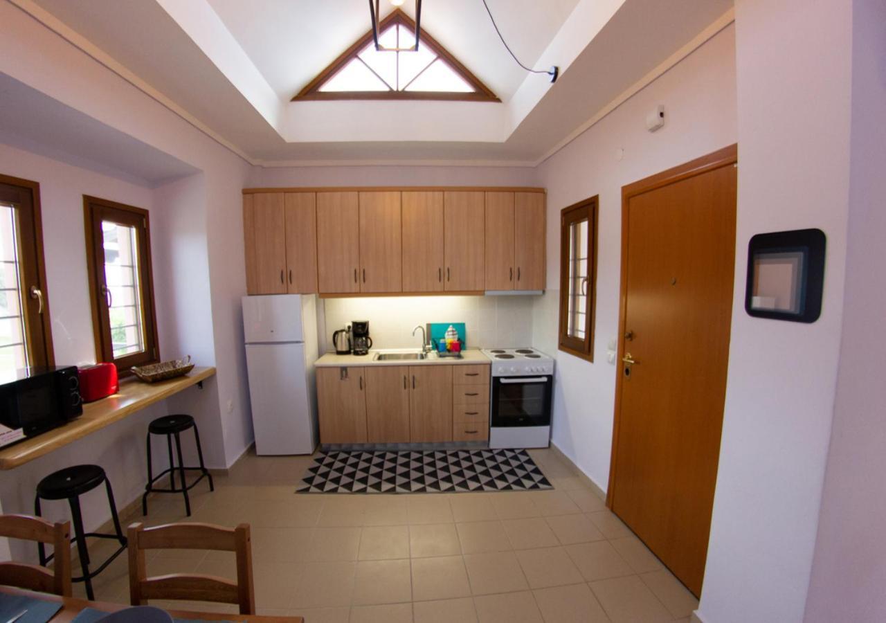 Beachfront Stylish Maisonette In לריסוס מראה חיצוני תמונה